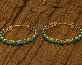Pendientes de aro turquesa chapados en oro / Pendientes boho chic hechos a mano / Joyería elegante y llamativa / Pendientes únicos de latón y turquesa