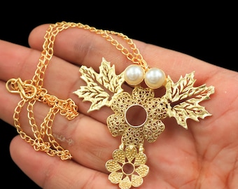 Vintage-Inspired 18k Gold plated Floral Necklace with Pearls and Leaf Design - Gemstone Jewelry