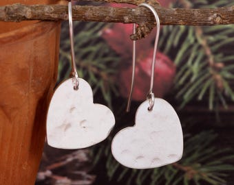 Pendientes minimalistas de plata con forma de corazón - Joyas de boda - Pendientes bohemios - Un regalo romántico para ella