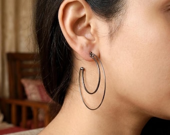 Pendientes de triple aro de latón oxidado hechos a mano / Pendientes de estilo rústico bohemio / Pendientes para mujer / Joyería oxidada hecha a mano / Regalo para ella /