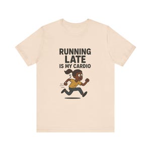 Lustiges Laufen spätes T-Shirt, Laufen spät ist mein Cardio-Shirt, Unisex Motivations-T-Shirt, Geschenk für Läufer, Freizeitkleidung