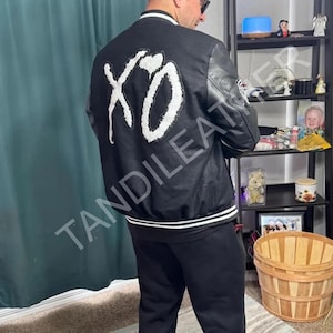 Realizzato da TandiLeather The Weeknd XO Varsity Jacket Nero e Bianco Fatto a Mano Cosplay per Uomini e Donne / Regalo di Halloween / Giacca per Uomini