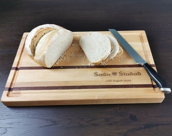 Personalisiertes Schneidebrett, handgefertigt aus Buchenholz und Meranti mit keltischer Schrift