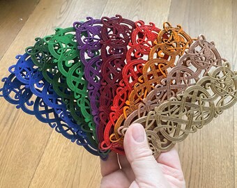 Keltisches Zoomorphisches Lesezeichen aus Holz: Laser graviertes Buchliebhaber Geschenk