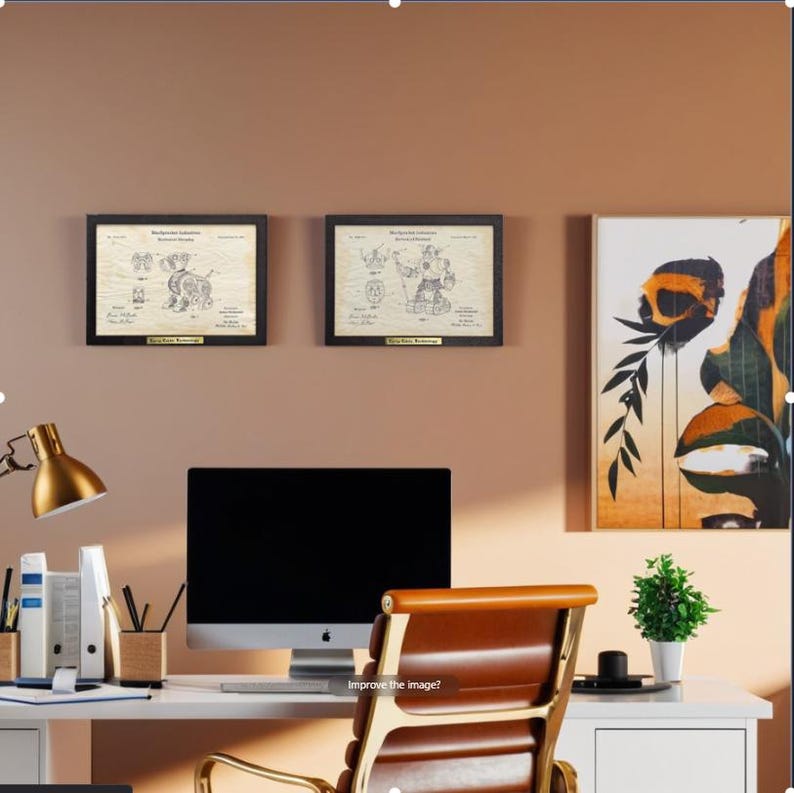 Puede incluir: Una oficina en casa con un escritorio blanco, una computadora y una silla de cuero marr&oacute;n. La pared muestra obras de arte enmarcadas, incluyendo dos impresiones de patentes y una pintura abstracta con tonos naranja y verde. Hay una peque&ntilde;a planta en el escritorio.
