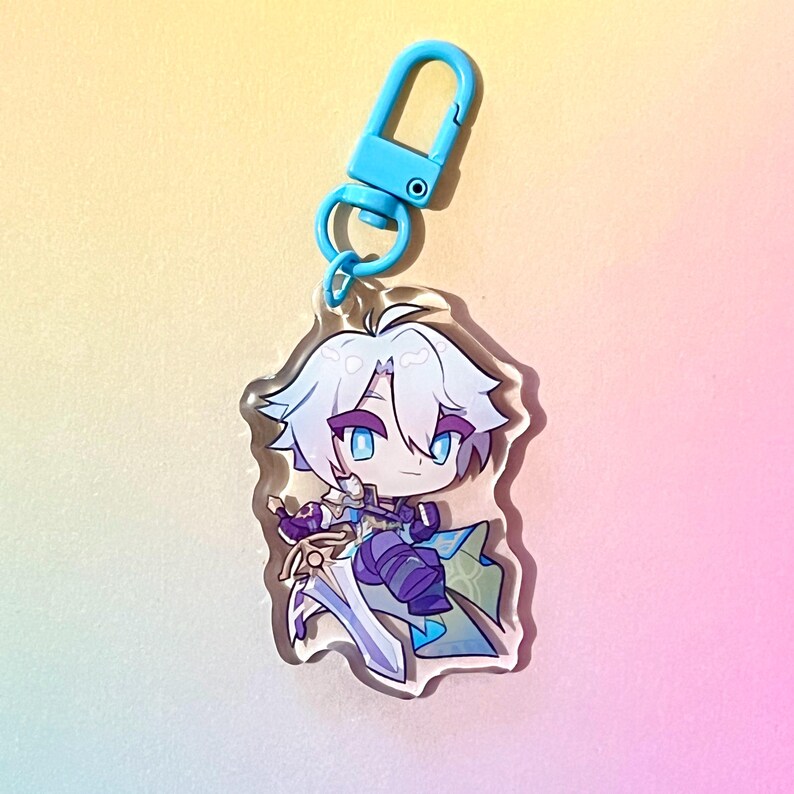 Puede incluir: Un llavero de acr&iacute;lico transparente con un personaje de anime azul y blanco sobre un fondo blanco. El personaje tiene el pelo blanco, los ojos azules y lleva un atuendo morado y blanco.