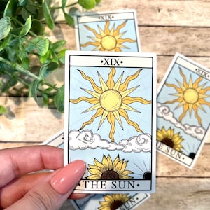 Naklejka na kartę tarota The Sun/ fajna naklejka/ ręcznie robiona naklejka/ naklejka wiedźmia/ naklejka wodoodporna