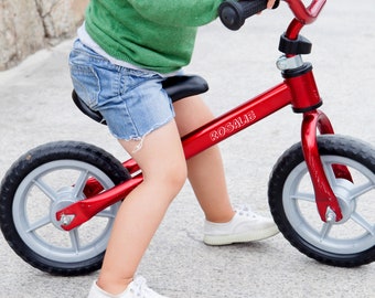 Vinilo infantil personalizado de bicicleta con letras abiertas