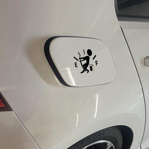 Tankdeckelaufkleber „Leer“ – Lustiger Autoaufkleber | Für Tankdeckel | 7x10 cm oder 4x6 cm | Wasserfester Vinylaufkleber