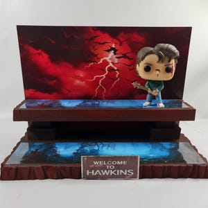 Stojak ekspozycyjny Funko Pop Vinyl ze Stranger Things.