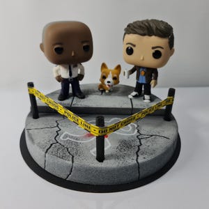 Personalisierter Ständer für Brooklyn 99 Funko Pop Figuren.