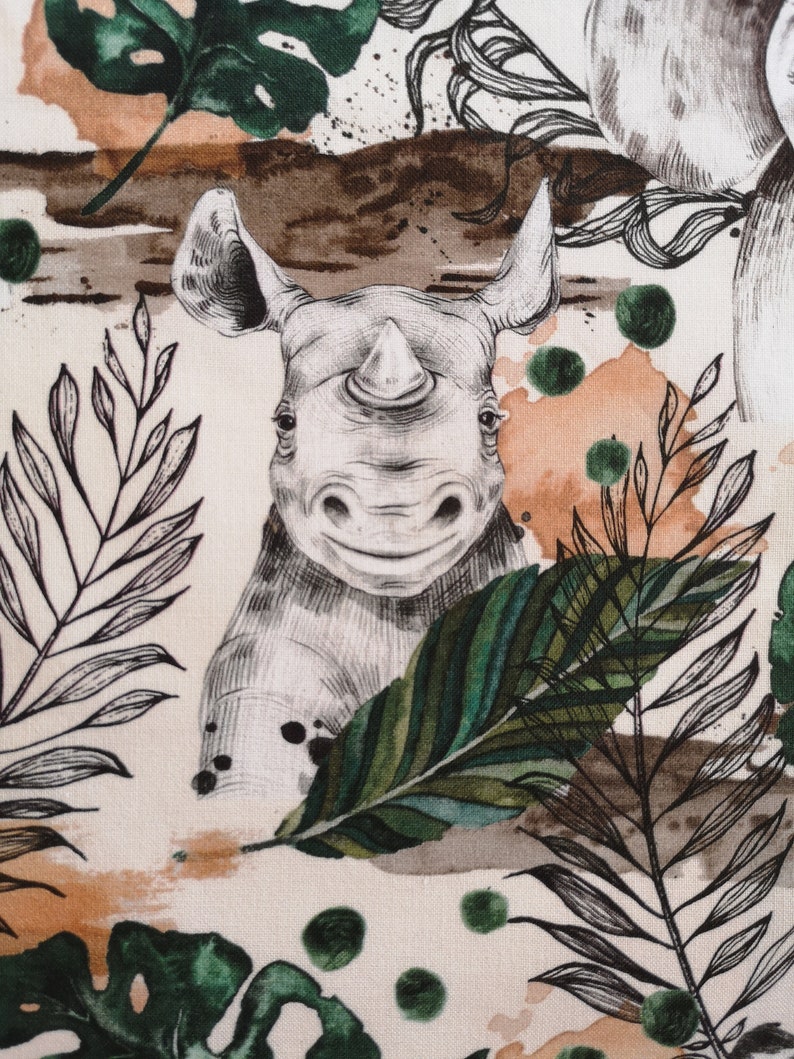 Bavoir PACRACRA personnalisé avec prénom brodé Collection Jungle en coton bachette kaki Tête de rhinocéros