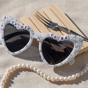 Personalized Pearl Glasses,Bridesmaid Glasses，Handmade decorative glasses，Love glasses, hand-assembled glasses，Custom personalized glasses
