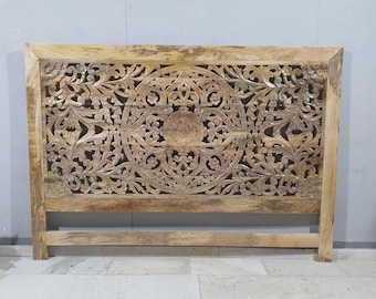 Cabecera tamaño queen de madera de mango tallada a mano con acabado natural ornamentado