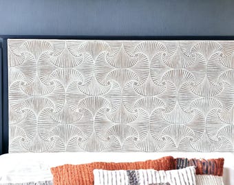 Cabecero Queen tallado a mano: madera envejecida, elegante decoración para el hogar
