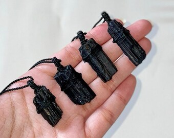 Raw Black Tourmaline Macrame Necklace,Raw Tourmaline Pendant,Bohemian Jewelry, Healing Crystal Pendant,Minimalist Jewelry