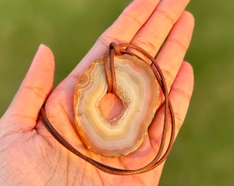 Natural Agate Macrame Pendant Necklace, Agate Macrame Jewelry, Unisex Macrame Crystal Jewelry, Tribal Bohemian Jewelry, Crystal Pendants