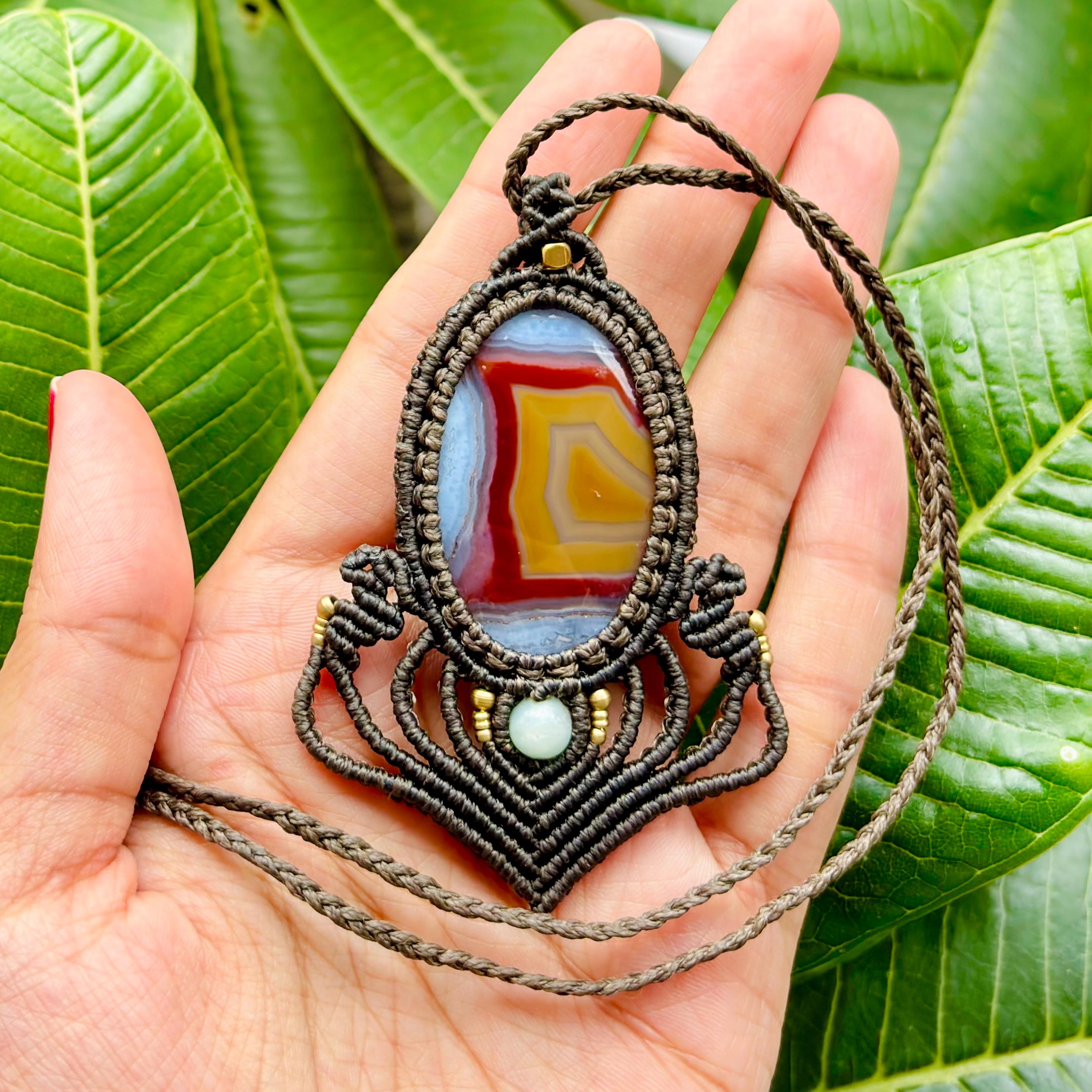 Natural Bi-Color Blue Lace Agate Macrame Pendant Necklace, Bi-Color Blue Lace Agate Macrame Jewelry, Unisex Macrame Crystal Jewelry