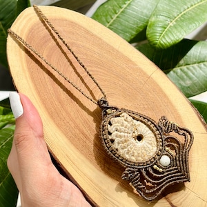 Natural Ammonite Crystal Macrame Pendant Necklace, Ammonite Macrame Jewelry, Unisex Macrame Crystal Bohemian Jewelry, Gemstone Pendants