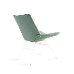 Schalenstuhl niedrig / restauriert / 1956 / Designer Niko Kralj / Stol Kamnik / Jugoslawien / hellblauer Samt / Vintage Metallmöbel / Moma
