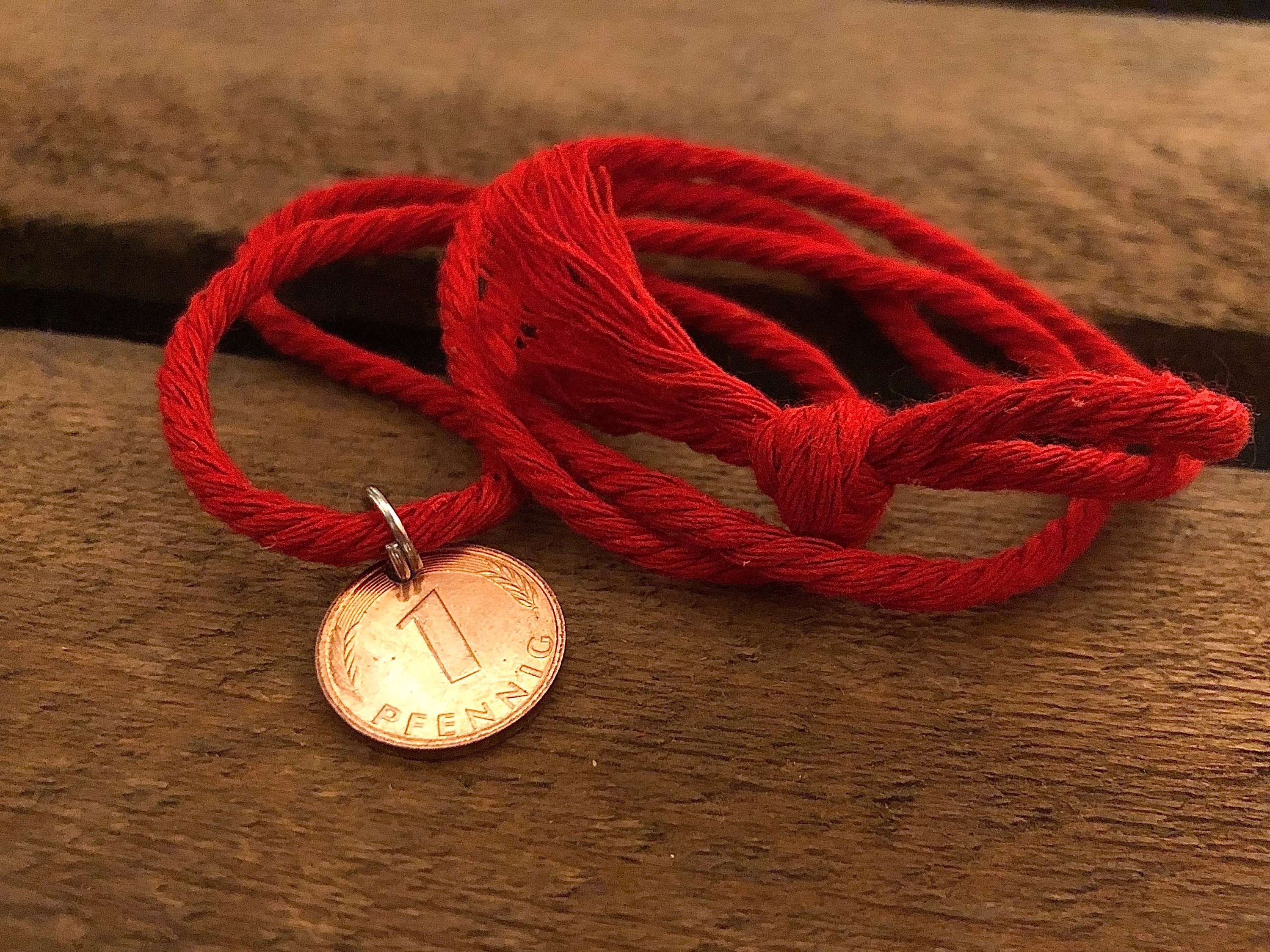 Necklace “1986 Pfennig” for Men Women – Replica of the Netflix