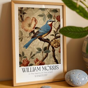 Gravura de arte da selva de William Morris com pássaro, arte de parede contemporânea para decoração de casa.