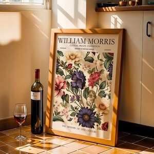 William Morris krämfärgad juveltonad affisch, rubinblå smaragd utställningstryck, vintage botanisk konst