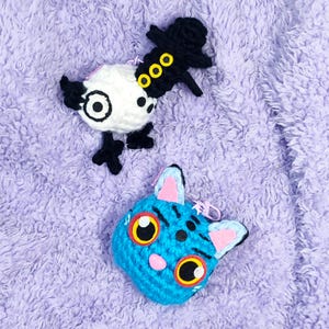 Derpy Tiger and Sussie Demon Bird Keychain, Blue Whimsical K-Pop Inspired Amigurumi for Backpack