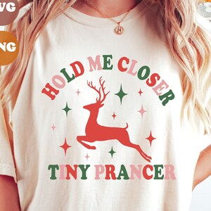 Halten Sie mich näher winzigen Prancer SVG PNG, lustige Rentier SVG und Png, lustiges Weihnachts-Svg-Design, Weihnachts-Svg
