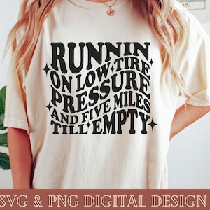 Corriendo con baja presión de neumáticos y cinco millas hasta el diseño SVG PNG vacío, 5 millas hasta el vacío svg png