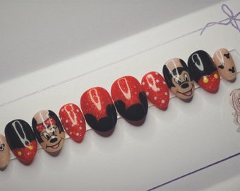 Paznokcie w stylu Myszki Miki i Myszki Minnie malowane ręcznie, nakładane