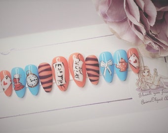 Alice im Wunderland-Stil, handgemalte Nägel