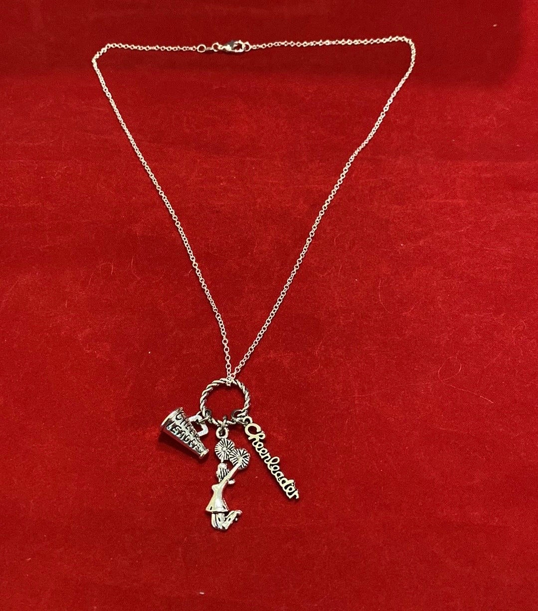Collana cheerleader, gioielli personalizzati con ciondolo cheerleader, idea regalo cheerleader, regali per la squadra di cheerleader, regali per l'allenatore - Italia