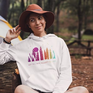 Wilder Hoodie, nicht alle, die wandern, sind verloren, Abenteuer Hoodie, Camping Hoodie, Geschenk für Wandern, Natur Hoodie, Wald Sweatshirt, Camping Liebhaber