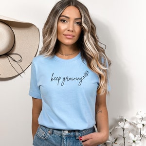 Continuez à grandir T-shirt, chemise de citation positive, chemises inspirantes, chemise de santé mentale, pensées positives, chemise d&#39;anxiété, chemise de motivation