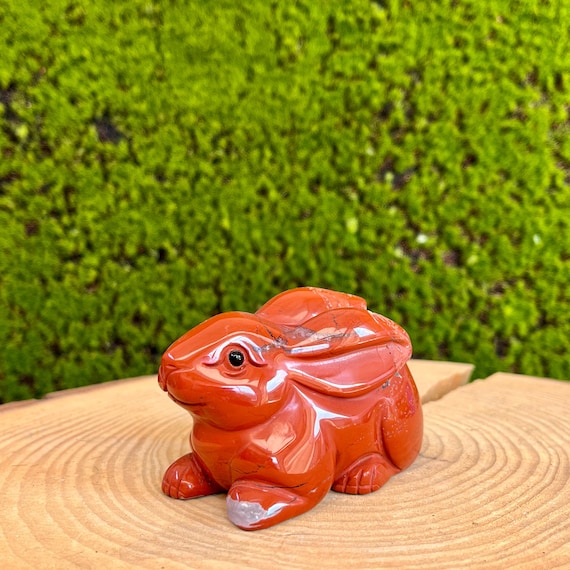 売切れ　　 兎　レッドジャスパー可愛い 手彫りのレッドジャスパー製ウサギの置物：幸運を呼ぶ室内装飾 - Etsy 日本