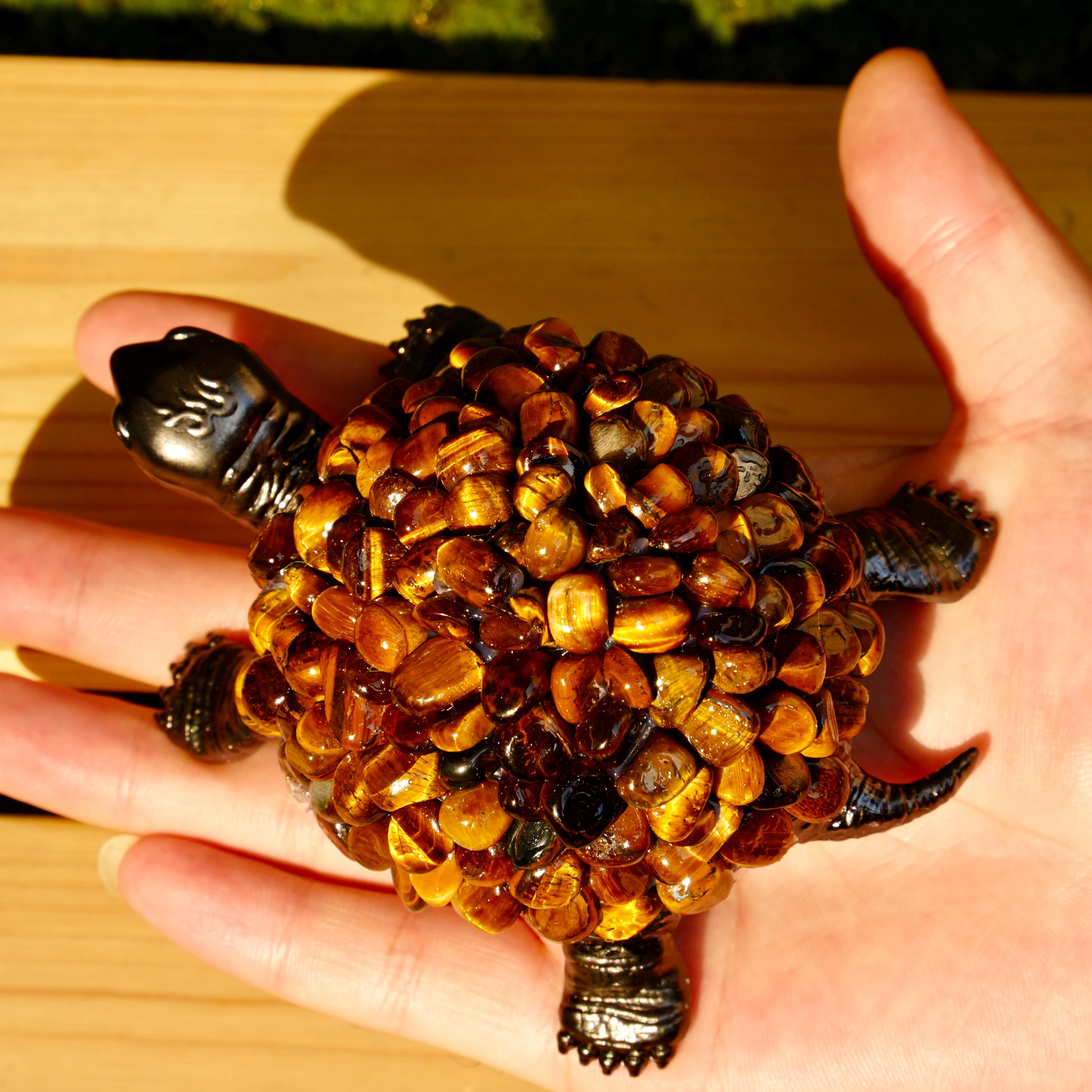 手作りのタイガーアイ亀の置物：金属のアクセント、風水の装飾 - Etsy 日本