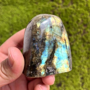 Flashy Labradorite Free Form Carving: Rainbow Colors, Polished Talisman