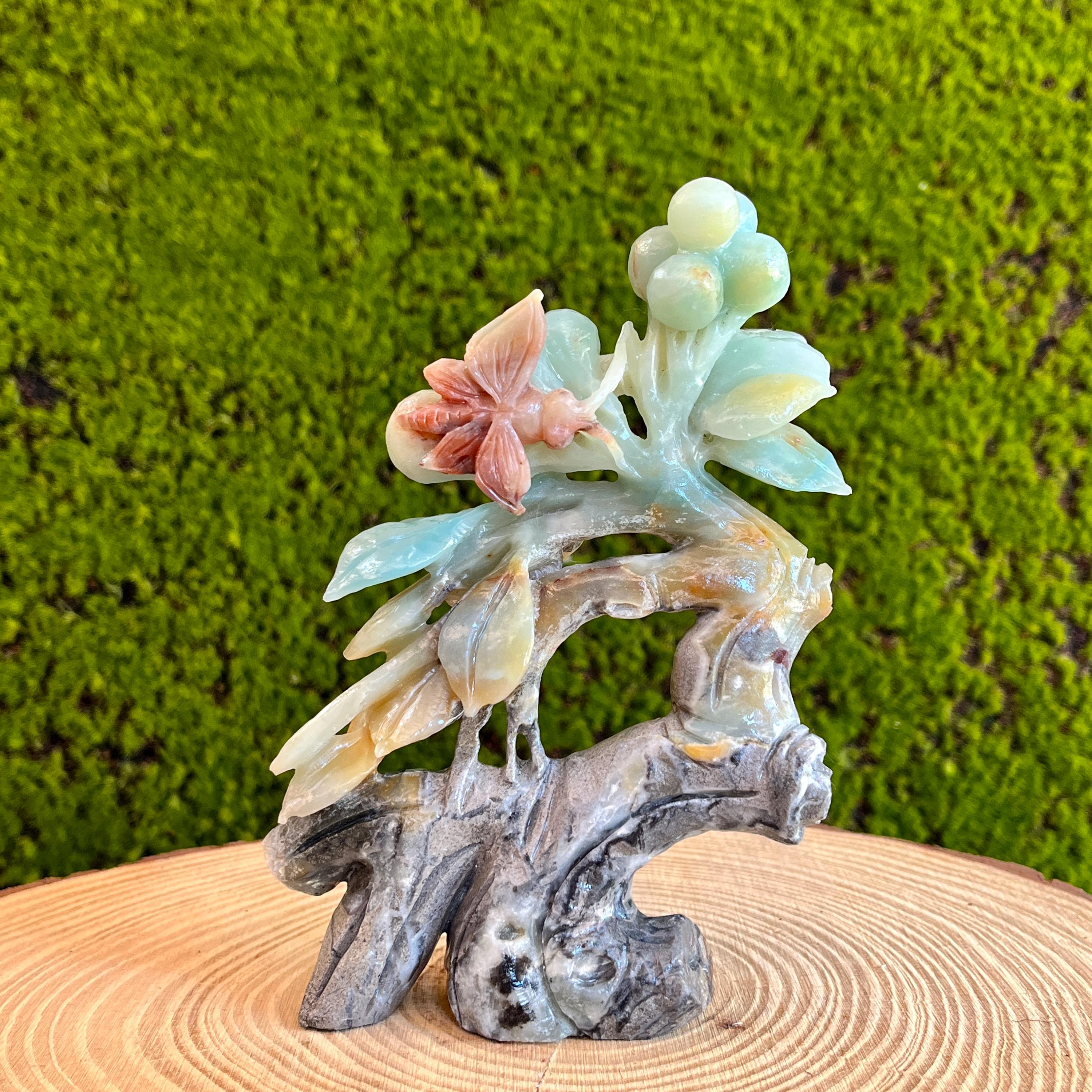 手彫りのアマゾナイトの花鳥彫刻：自然の宝石アート - Etsy 日本