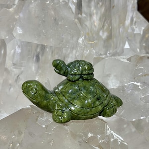 Hand-Carved Green Jade Mother-Child Tortoise: Feng Shui Home Decor