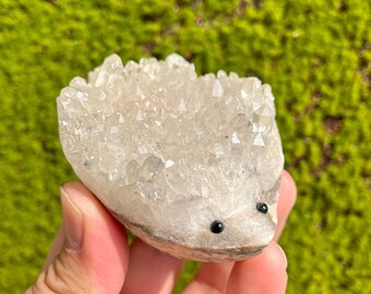 ハリネズミ　天然クリスタル生石　クラスター　彫物 140g 彫刻されたハリネズミの水晶クラスター - Etsy 日本