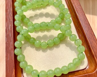 Handmade 8mm Emerald Green Glass Bead Bracelet: Adjustable Yoga Jewelry