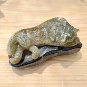 Hand-Carved Moss Agate Tiger Sculpture - Serene Zen Home Decor, Natural Healing Crystal Gift for Collectors, Christmas/Birthday/Housewarming