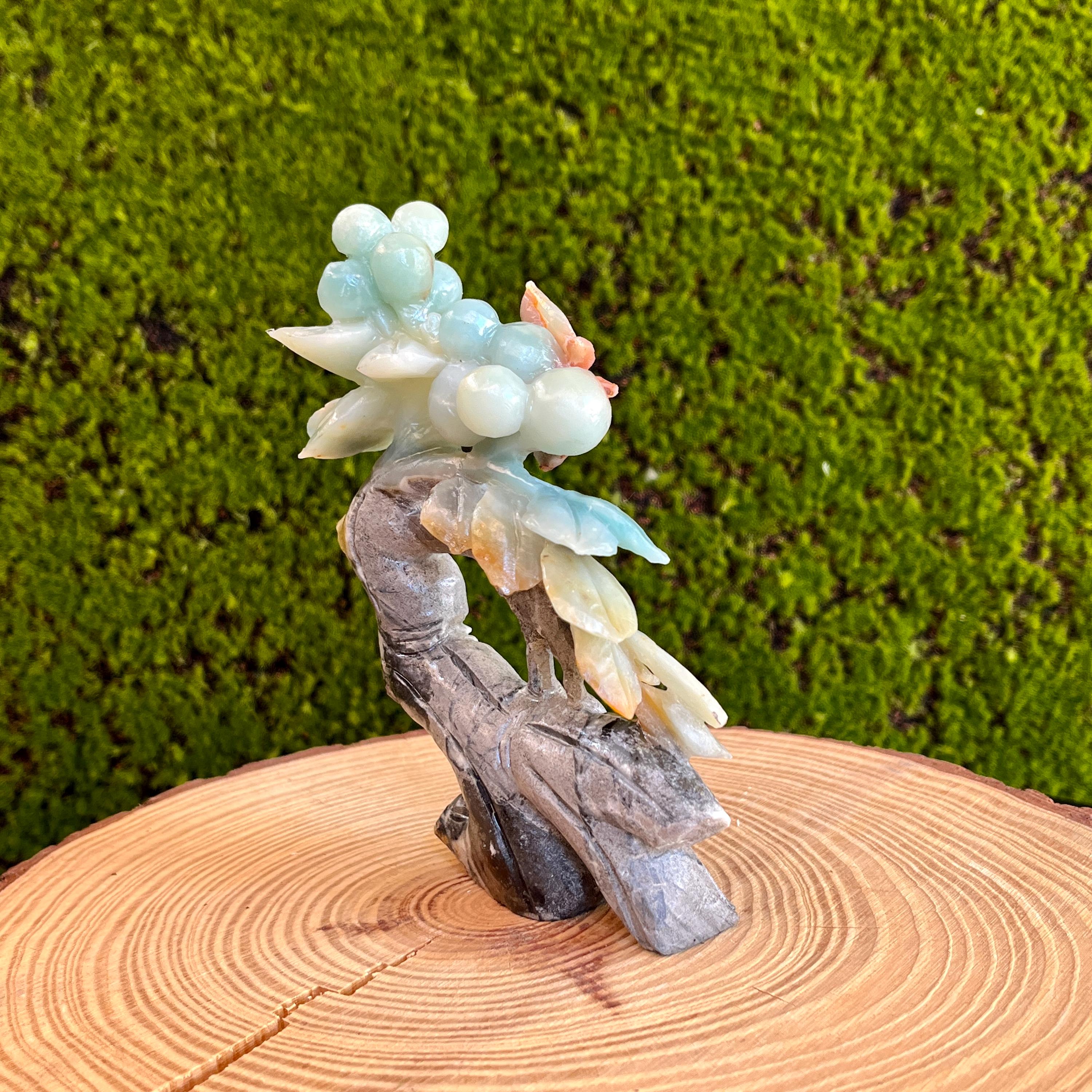 手彫り 置物 手彫りのアマゾナイトの花鳥彫刻：自然の宝石アート - Etsy 日本