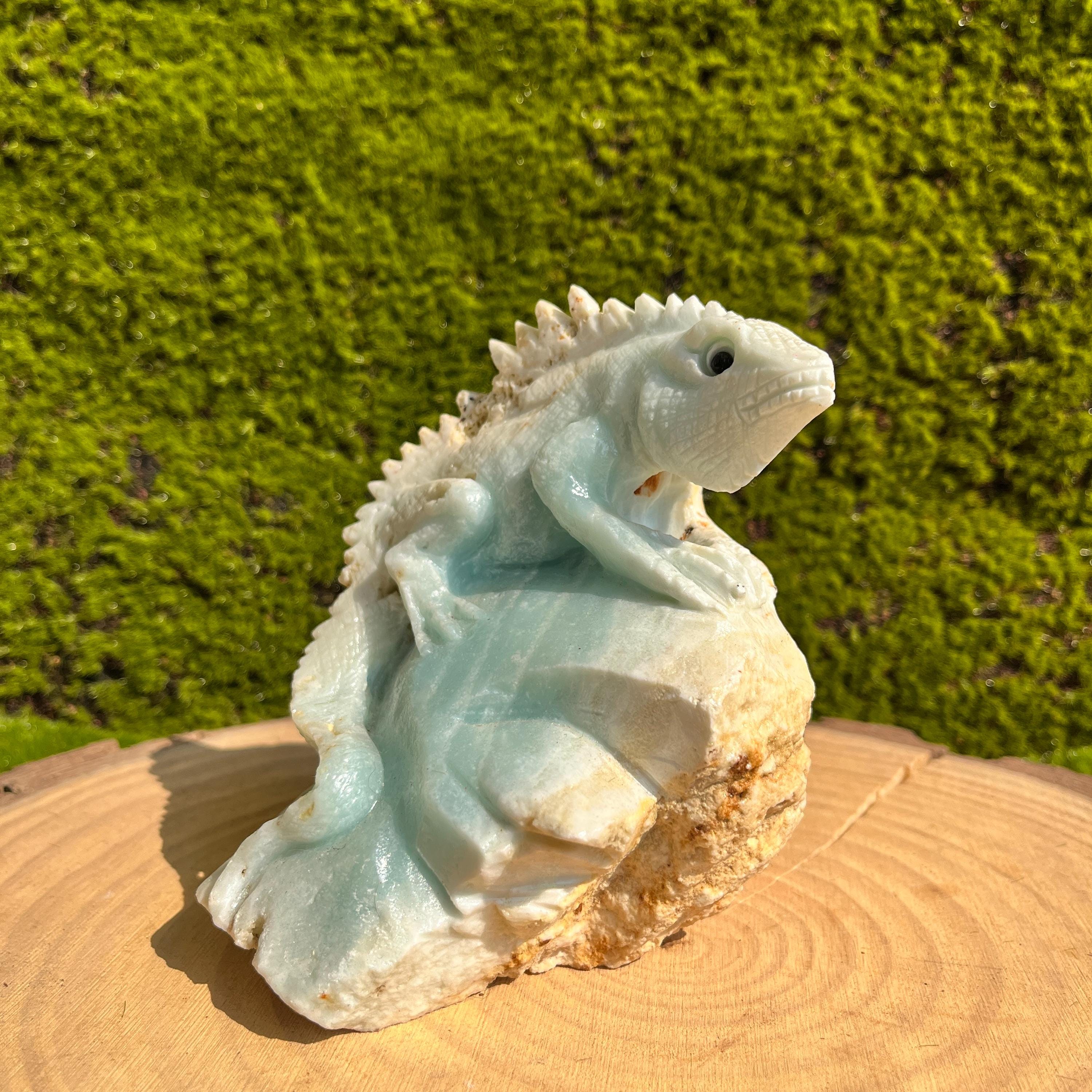 アマゾナイトのトカゲの彫刻：手彫りのクリスタル爬虫類装飾 - Etsy 日本