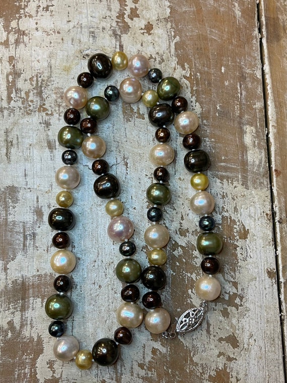 Multi Colored Pearl Necklace - image 3