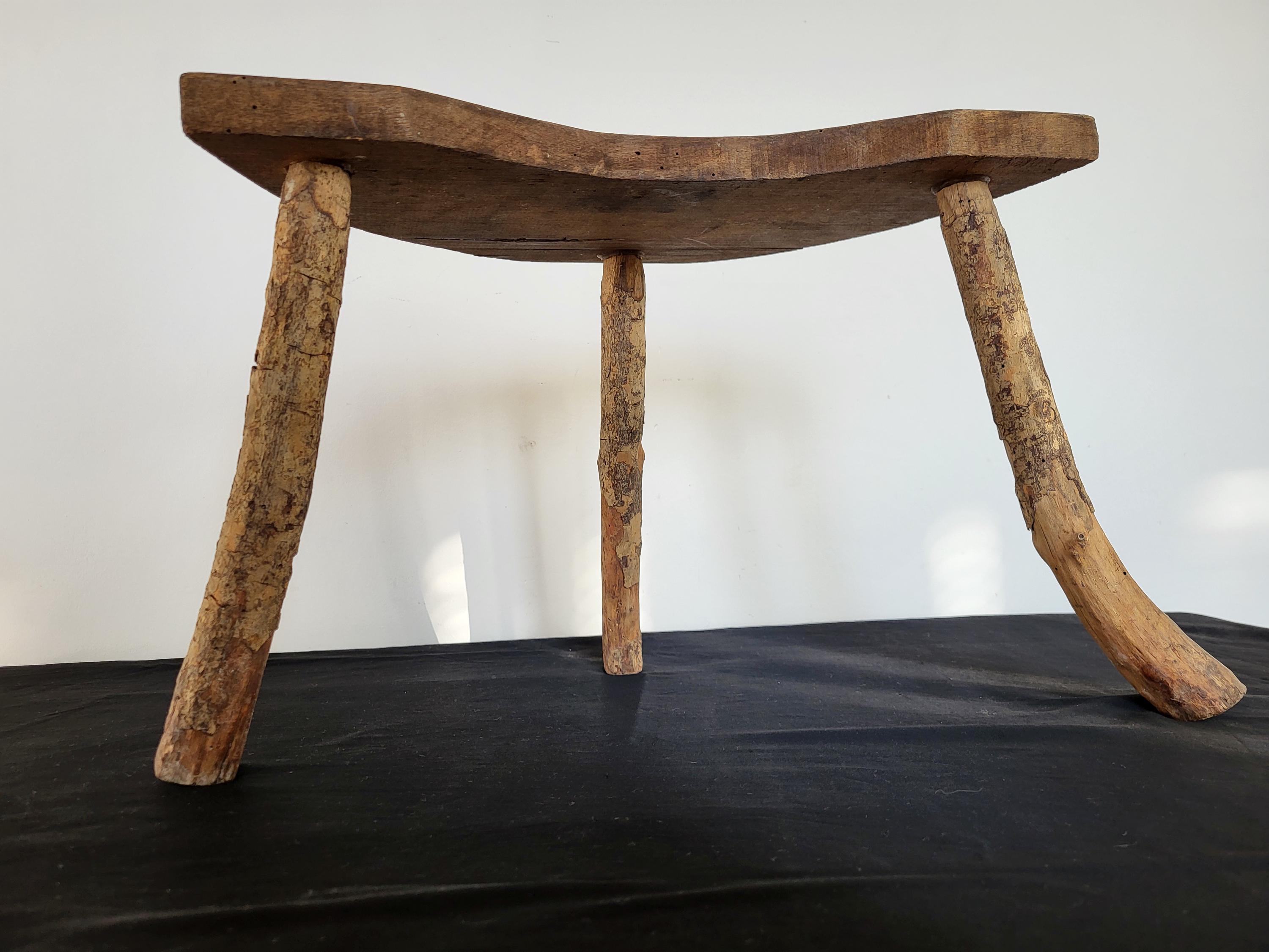 アンティーク風 木製テーブル　3本足 Antique three legged table - Etsy 日本