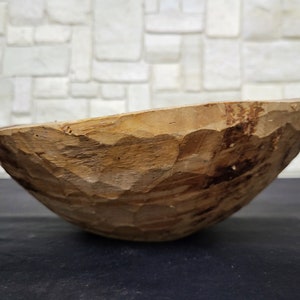 Antikes primitives hölzernes Brottablett, rustikales frühes 19.Jahrhundert der Essschale, rustikales Dekor, antikes Dekor, kleine Holzschale, als Geschenk