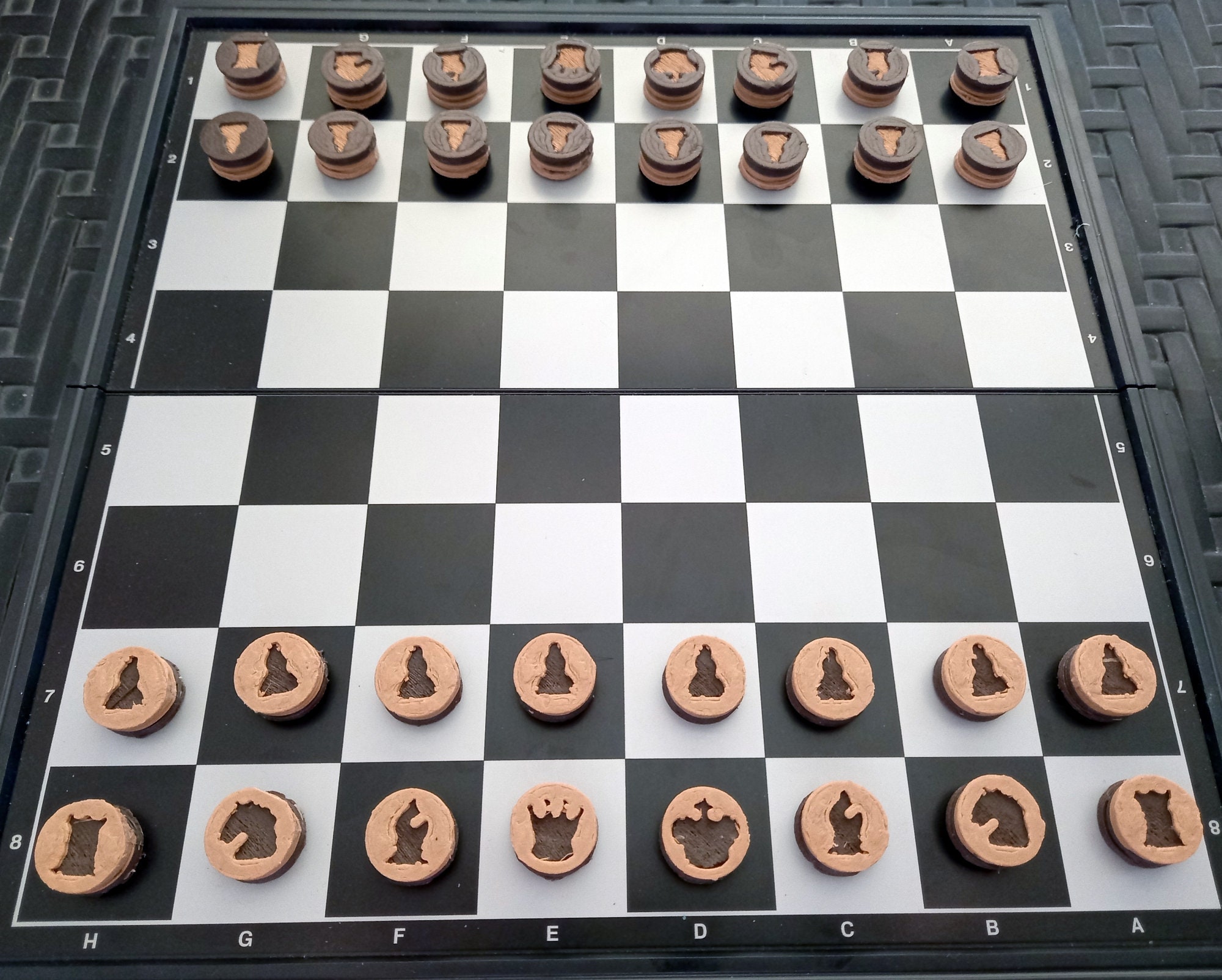 Is there an online chess game or app that allows for custom setup of  pieces? - Chess Stack Exchange