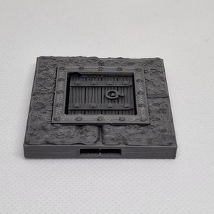 DRAGONLOCK Dungeon Trap Türplatte (50x50cm)